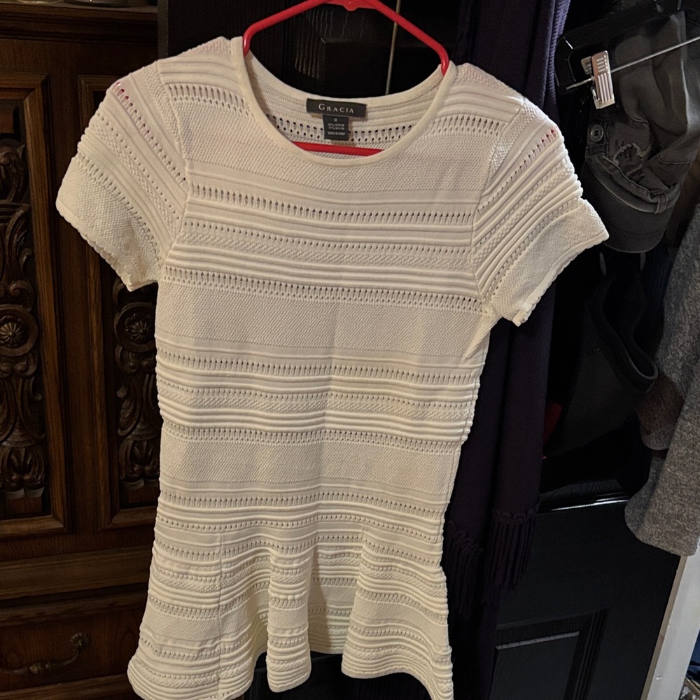 Gracia Women's Ivory Textured Short Sleeve Top